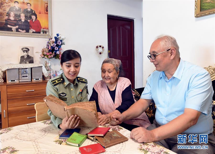 （圖文互動(dòng)）（3）歷史的見證&mdash;&mdash;陸軍邊海防學(xué)院維吾爾族女講師其曼古力一家三代守疆固邊記事