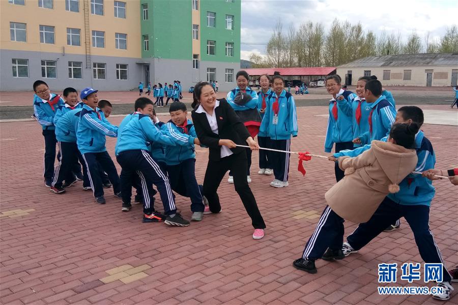 （不忘初心、牢記使命&middot;圖文互動(dòng)）（3）鄉(xiāng)村教師袁艷敏：點(diǎn)亮山區(qū)孩子的夢(mèng)