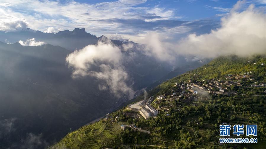 （決戰(zhàn)決勝脫貧攻堅(jiān)&middot;圖文互動(dòng)）（2）怒江大峽谷興起&ldquo;生態(tài)行當(dāng)&rdquo;