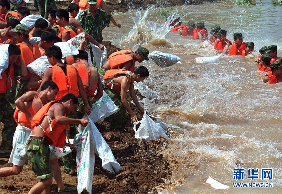 （圖文互動）（3）為了&ldquo;中國號&rdquo;巨輪揚(yáng)帆遠(yuǎn)航&mdash;&mdash;中國共產(chǎn)黨領(lǐng)導(dǎo)下的人民軍隊(duì)忠于祖國、服務(wù)人民啟示錄