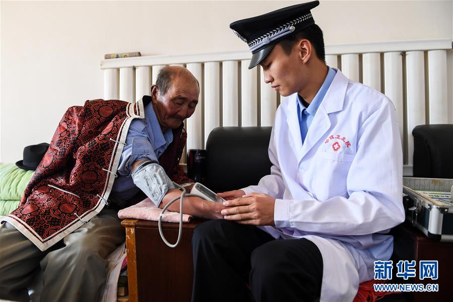 （愛(ài)國(guó)情 奮斗者&middot;圖文互動(dòng)）（4）印刻在戈壁上的名字