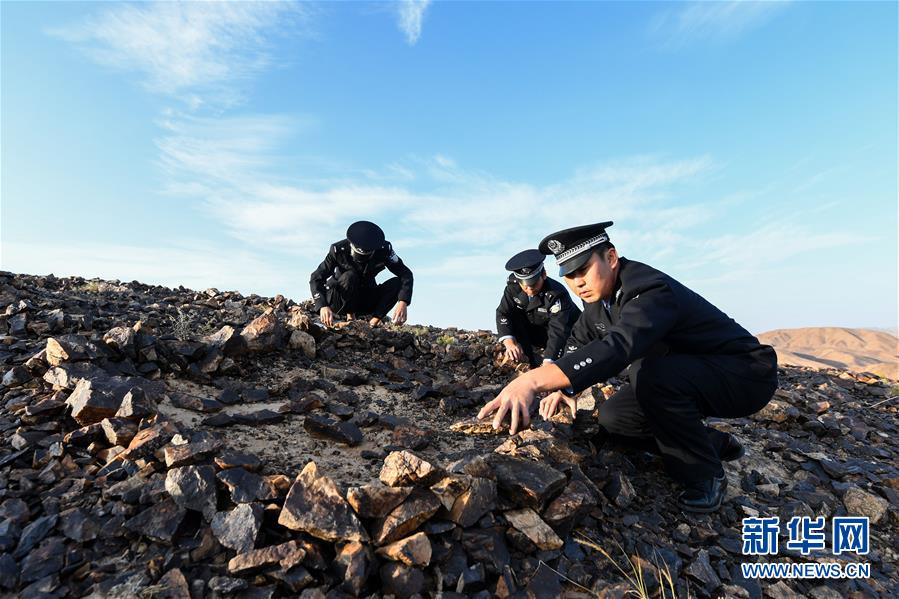 （愛(ài)國(guó)情 奮斗者&middot;圖文互動(dòng)）（3）印刻在戈壁上的名字