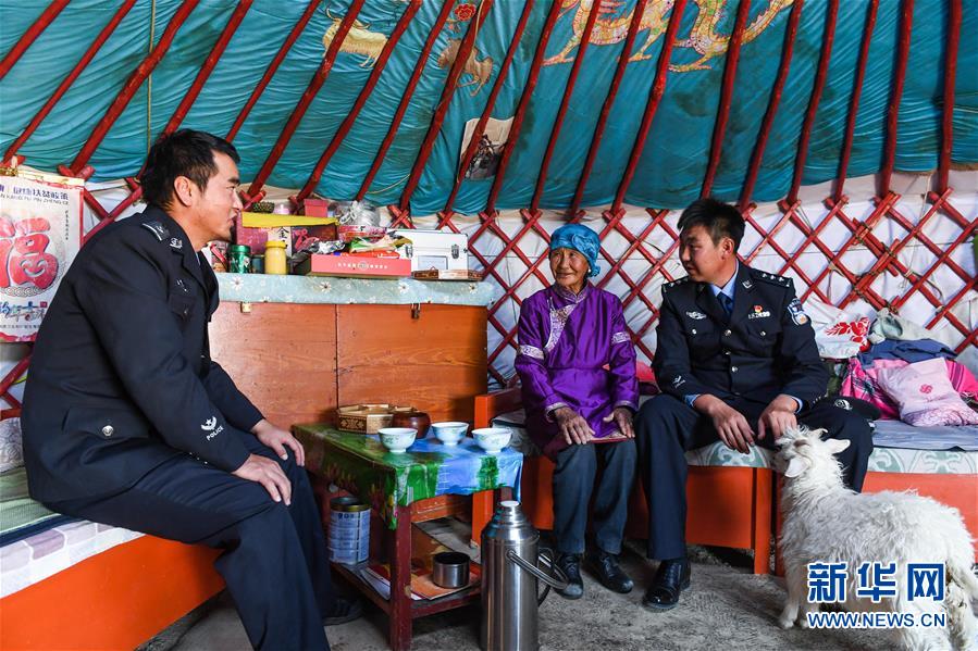 （愛(ài)國(guó)情 奮斗者&middot;圖文互動(dòng)）（8）印刻在戈壁上的名字