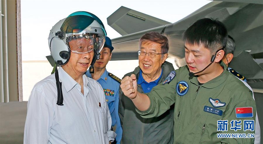 （人民空軍70年&middot;圖文互動）（4）我愛祖國的藍(lán)天&mdash;&mdash;空軍強(qiáng)軍主題紀(jì)念封8張&ldquo;同框照&rdquo;背后的故事 