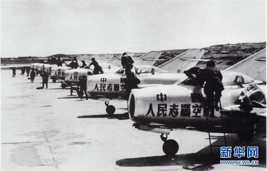 （新華全媒頭條&middot;人民空軍70年&middot;圖文互動）（3）陽光照耀奮飛的航程&mdash;&mdash;黨中央、中央軍委和習(xí)主席關(guān)心人民空軍建設(shè)發(fā)展紀(jì)實(shí)