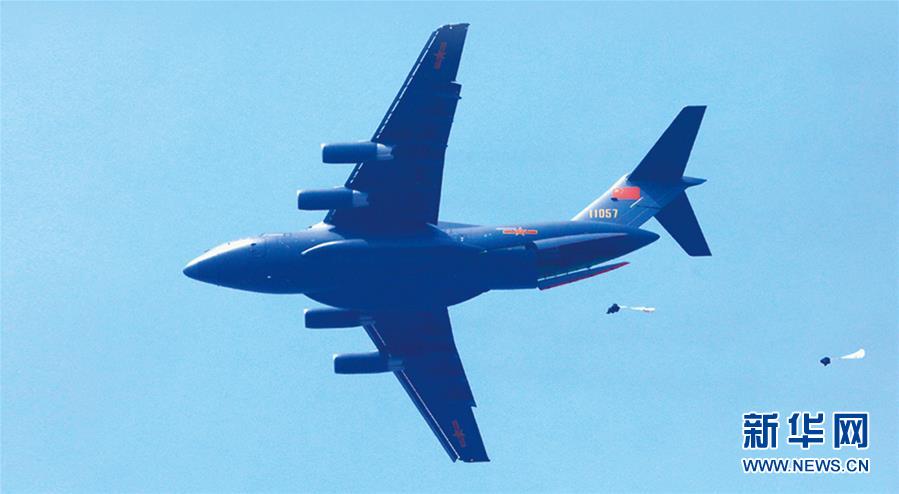 （新華全媒頭條&middot;人民空軍70年&middot;圖文互動）（10）陽光照耀奮飛的航程&mdash;&mdash;黨中央、中央軍委和習(xí)主席關(guān)心人民空軍建設(shè)發(fā)展紀(jì)實(shí)