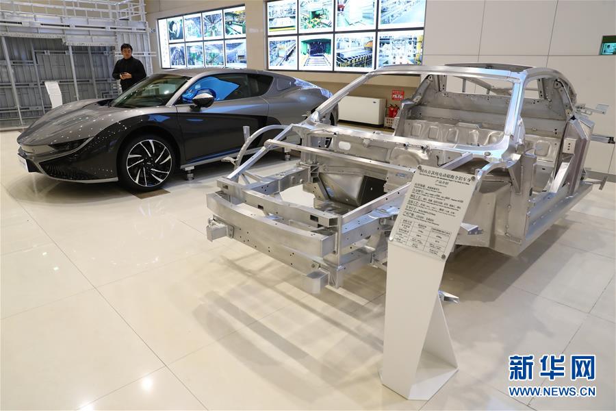（四中全會精神在基層&middot;圖文互動）（2）老工業(yè)城市&ldquo;明星產品&rdquo;的昔與今