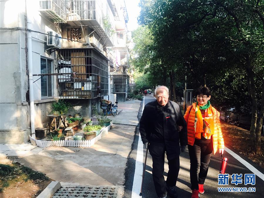 （新華全媒頭條&middot;圖文互動）（8）滄海橫流 信仰彌堅&mdash;&mdash;記共產(chǎn)黨員、湘潭大學(xué)九旬教授滄南