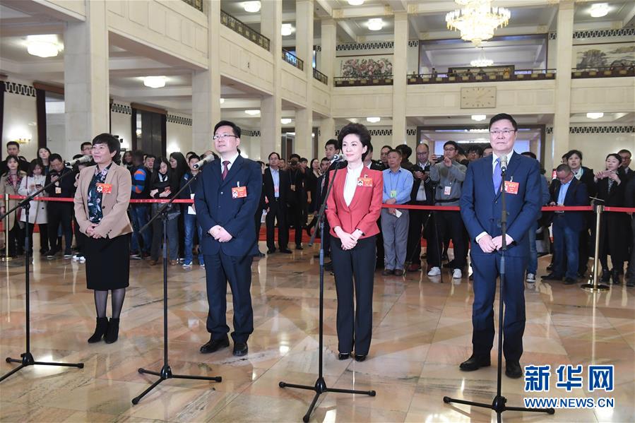 （兩會(huì)&middot;面對面）（3）全國政協(xié)委員接受采訪