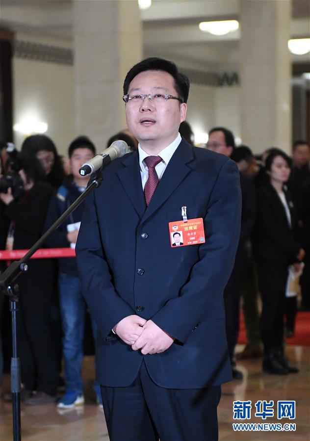（兩會(huì)&middot;面對(duì)面）（4）全國政協(xié)委員接受采訪