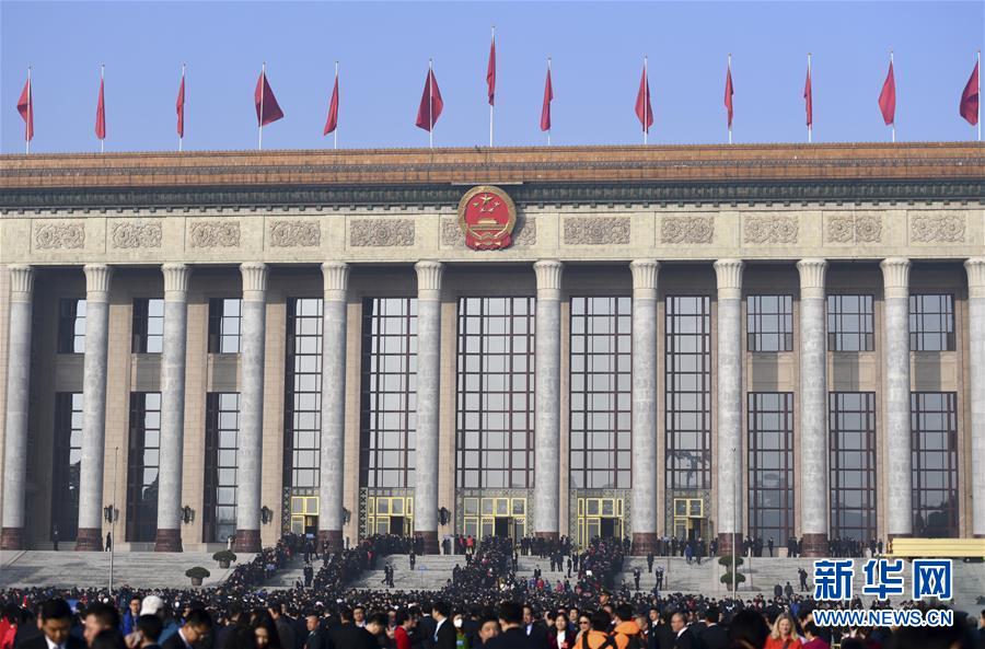 （兩會(huì)&middot;人大開(kāi)幕&middot;XHDW）（6）十三屆全國(guó)人大二次會(huì)議開(kāi)幕