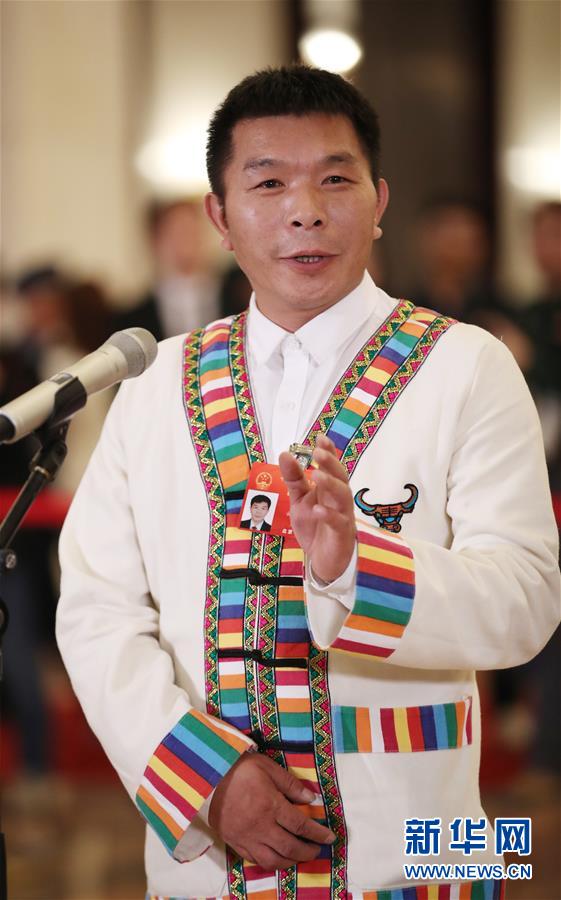 （兩會(huì)&middot;面對(duì)面）（4）全國人大代表接受采訪