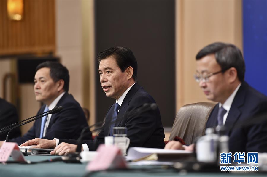 （兩會(huì)&middot;XHDW）（3）商務(wù)部部長(zhǎng)鐘山等就&ldquo;促進(jìn)形成強(qiáng)大國(guó)內(nèi)市場(chǎng) 推動(dòng)全方位對(duì)外開(kāi)放&rdquo;答記者問(wèn)