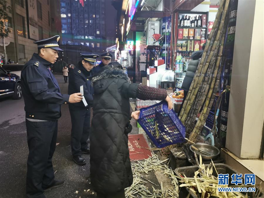 （圖文互動）（4）不一樣的煙火&mdash;&mdash;城市基層工作者的新年第一天