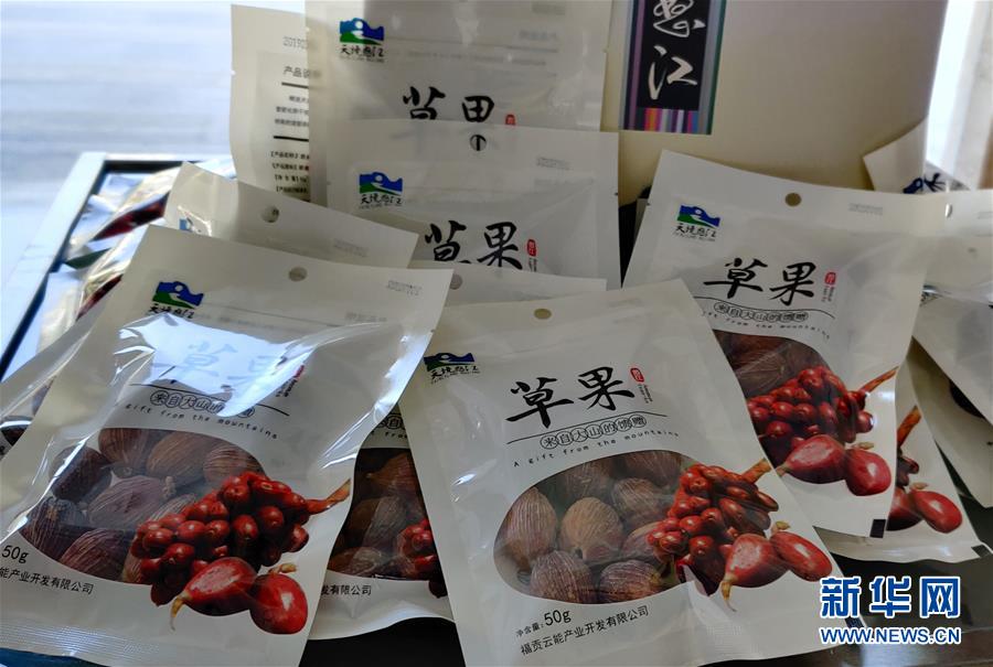 （在習(xí)近平新時(shí)代中國(guó)特色社會(huì)主義思想指引下&mdash;&mdash;新時(shí)代新作為新篇章&middot;總書記關(guān)切脫貧事&middot;決勝貧困&middot;圖文互動(dòng)）（3）讓一方水土&ldquo;富養(yǎng)&rdquo;一方人&mdash;&mdash;扶貧特色產(chǎn)業(yè)惠及千家萬戶