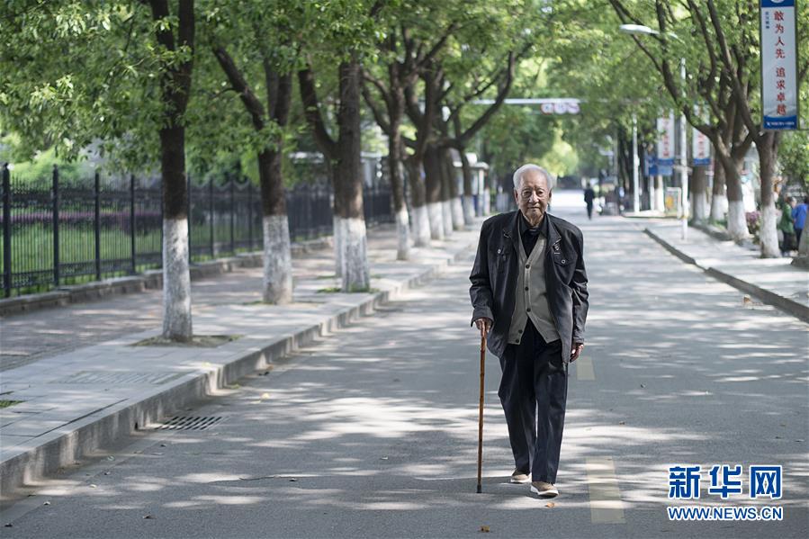 （今日關(guān)注&middot;科技獎(jiǎng)勵(lì)大會(huì)&middot;圖文互動(dòng)）（4）此生屬于祖國(guó)，此生無怨無悔&mdash;&mdash;隱身30年的中國(guó)核潛艇先驅(qū)黃旭華