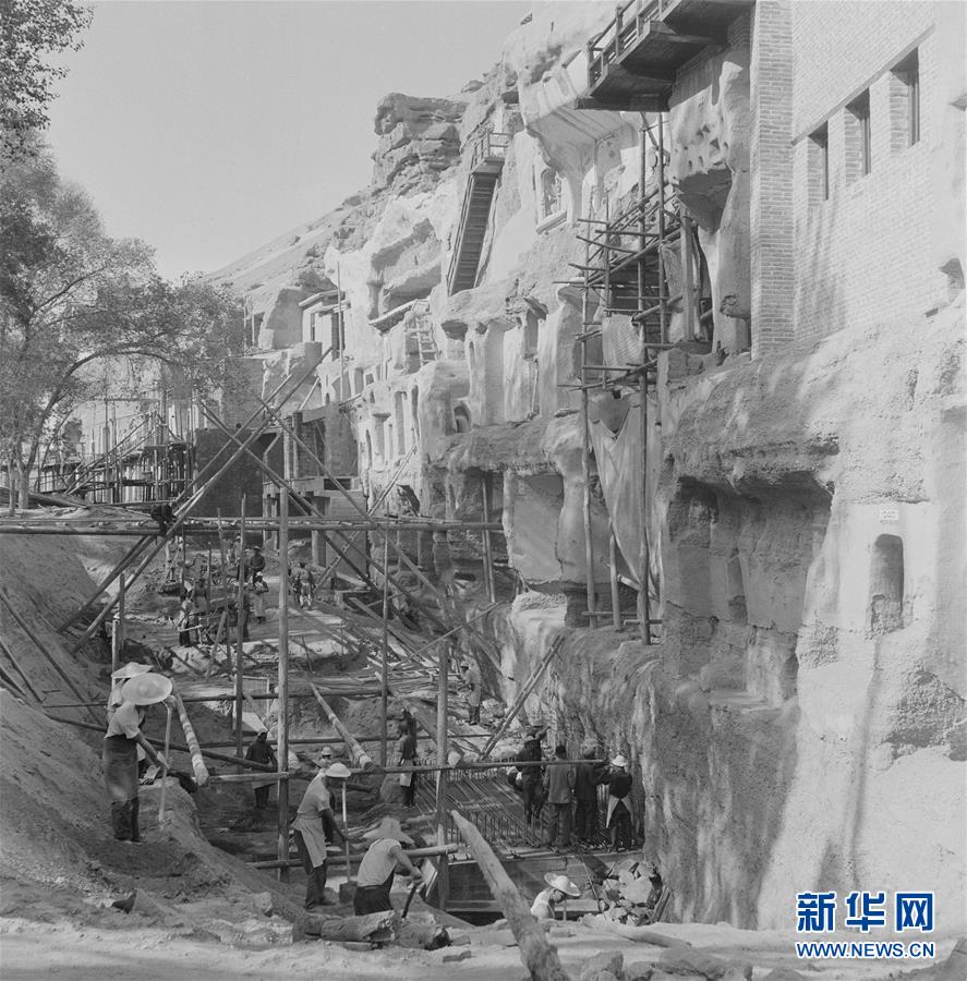 （時(shí)代先鋒&middot;圖文互動(dòng)）（4）此生不悔入沙海 勇?lián)厝问家娊?mdash;&mdash;敦煌研究院文物保護(hù)利用群體群像