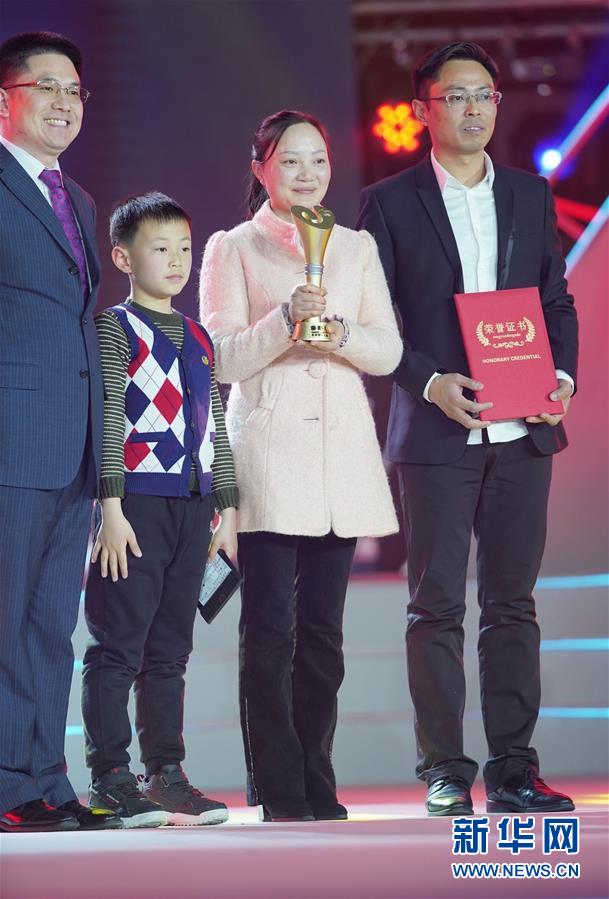 (圖文互動)(5)“中國網(wǎng)事·感動2019”十大年度網(wǎng)絡(luò)人物揭曉