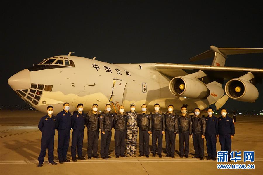 （新型肺炎疫情防控&middot;圖文互動(dòng)）（2）除夕夜，他們這樣出征&mdash;&mdash;空軍軍醫(yī)大學(xué)醫(yī)療隊(duì)出征武漢疫區(qū)見(jiàn)聞