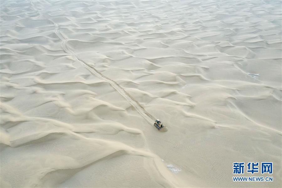 （新春走基層&middot;圖文互動）（2）特寫：與車為伴，獨行沙海