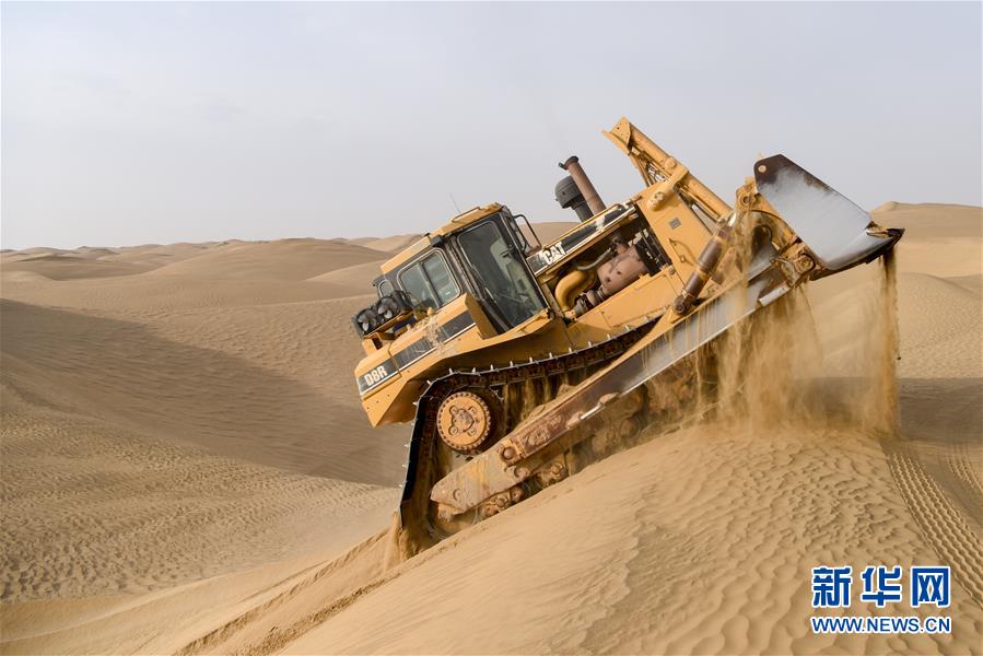 （新春走基層&middot;圖文互動）（3）特寫：與車為伴，獨行沙海