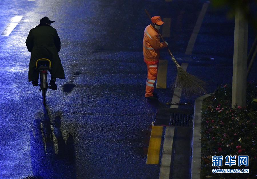 （新華全媒頭條）（10）非常&ldquo;10+1&rdquo;&mdash;&mdash;武漢春節(jié)假期延長(zhǎng)第一天掃描