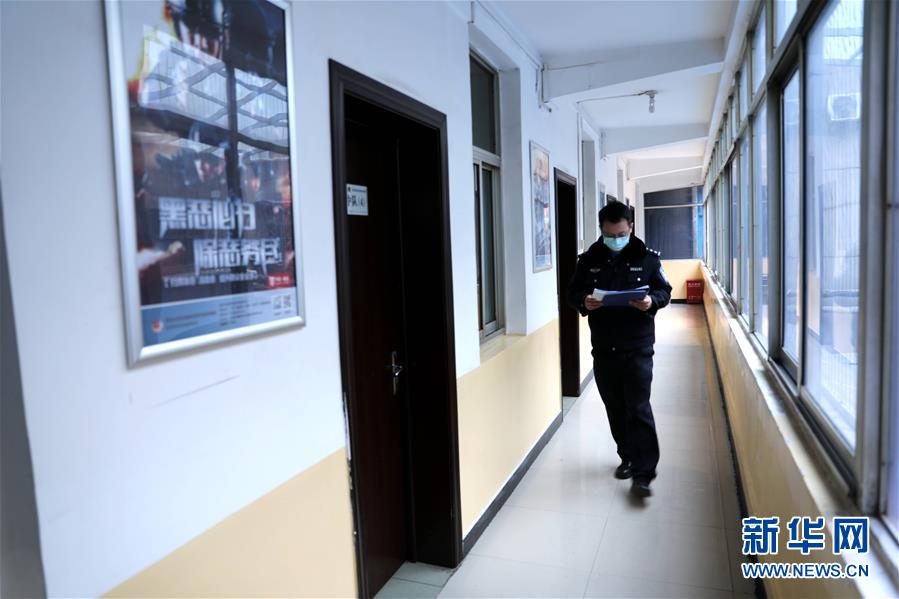 （聚焦疫情防控&middot;圖文互動）（1）&ldquo;戰(zhàn)疫&rdquo;時期&ldquo;雙一線&rdquo;夫妻的愛情：一手平安 一手健康