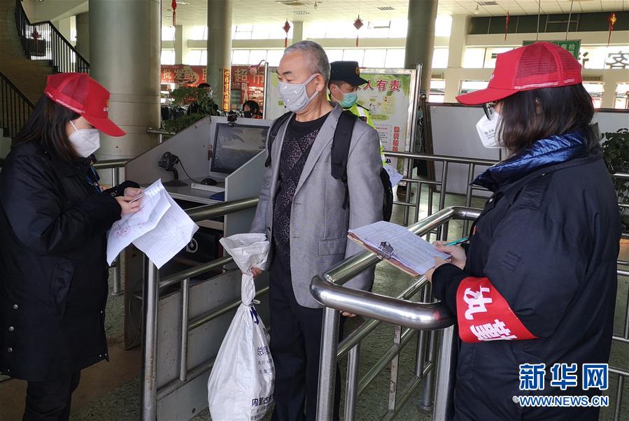 （做好六穩(wěn)工作 應(yīng)對(duì)復(fù)雜局面&middot;圖文互動(dòng)）（3）四川：&ldquo;點(diǎn)對(duì)點(diǎn)、一站式&rdquo;送農(nóng)民工安全返崗