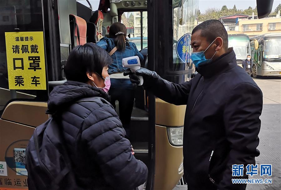 （做好六穩(wěn)工作 應(yīng)對(duì)復(fù)雜局面&middot;圖文互動(dòng)）（4）四川：&ldquo;點(diǎn)對(duì)點(diǎn)、一站式&rdquo;送農(nóng)民工安全返崗