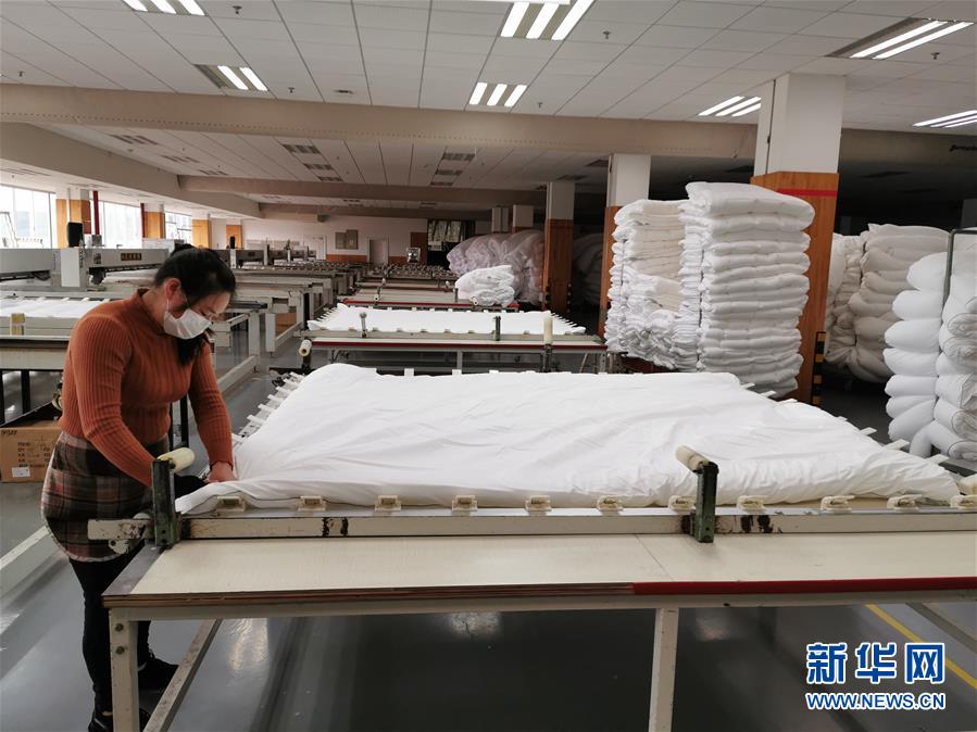 （來自經(jīng)濟前沿的故事&middot;企業(yè)復工復產(chǎn)&middot;圖文互動）（1）&ldquo;開門紅包&rdquo;變&ldquo;消毒迎門&rdquo;&mdash;&mdash;長沙高新區(qū)一家企業(yè)復工的&ldquo;拼勁&rdquo;