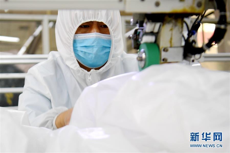 （聚焦疫情防控&middot;圖文互動）（7）我們能多產(chǎn)一件，前方就少一份風(fēng)險&mdash;&mdash;醫(yī)用防護服&ldquo;河北制造&rdquo;緊急&ldquo;起飛&rdquo;記