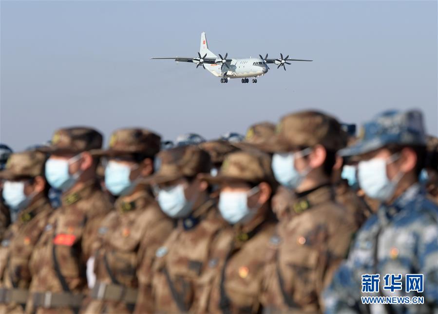 （聚焦疫情防控&middot;圖文互動(dòng)）（1）空軍第四次向武漢大規(guī)?？者\(yùn)醫(yī)療隊(duì)員和物資