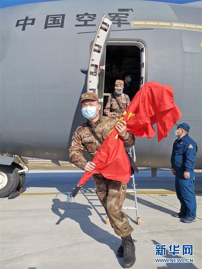 （聚焦疫情防控&middot;圖文互動(dòng)）（5）空軍第四次向武漢大規(guī)?？者\(yùn)醫(yī)療隊(duì)員和物資