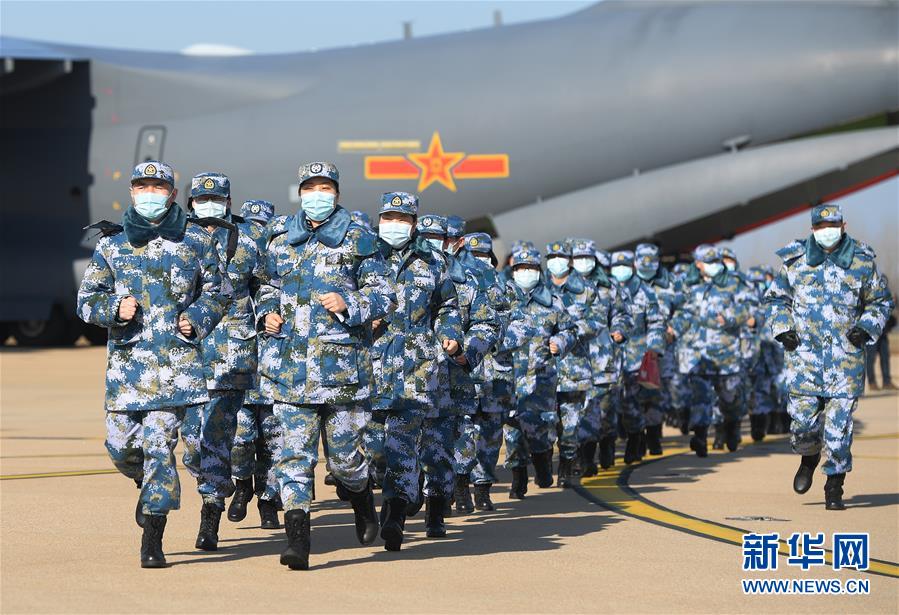 （聚焦疫情防控&middot;圖文互動(dòng)）（9）空軍第四次向武漢大規(guī)?？者\(yùn)醫(yī)療隊(duì)員和物資