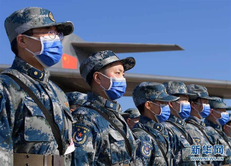 （聚焦疫情防控&middot;圖文互動(dòng)）（10）空軍第四次向武漢大規(guī)模空運(yùn)醫(yī)療隊(duì)員和物資