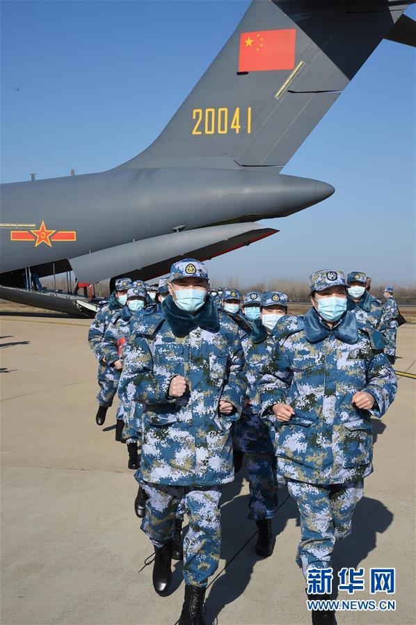 （聚焦疫情防控&middot;圖文互動(dòng)）（14）空軍第四次向武漢大規(guī)?？者\(yùn)醫(yī)療隊(duì)員和物資