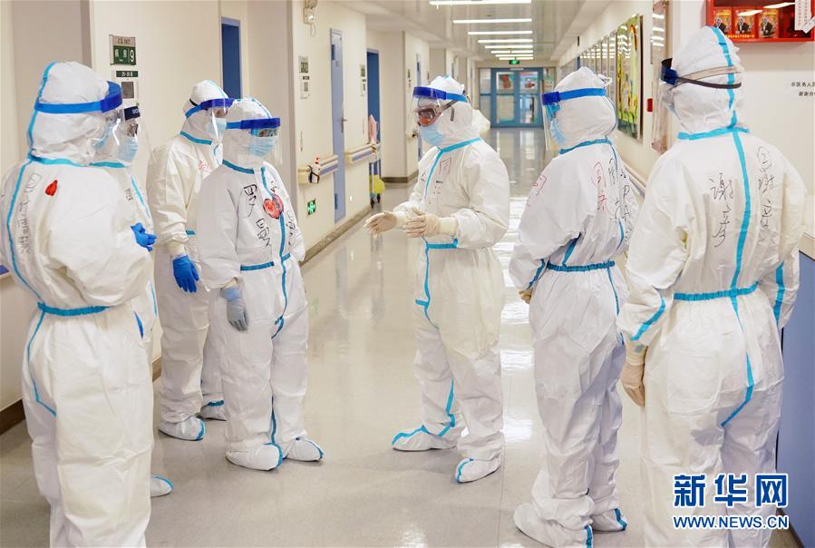 （新華全媒頭條&middot;圖文互動(dòng)）（1）磨難壓不垮 奮起正當(dāng)時(shí)&mdash;&mdash;習(xí)近平總書記在統(tǒng)籌推進(jìn)新冠肺炎疫情防控和經(jīng)濟(jì)社會(huì)發(fā)展工作部署會(huì)議上的重要講話振奮人心凝聚力量