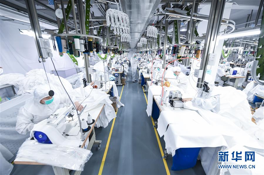 （新華全媒頭條&middot;圖文互動(dòng)）（3）磨難壓不垮 奮起正當(dāng)時(shí)&mdash;&mdash;習(xí)近平總書記在統(tǒng)籌推進(jìn)新冠肺炎疫情防控和經(jīng)濟(jì)社會(huì)發(fā)展工作部署會(huì)議上的重要講話振奮人心凝聚力量