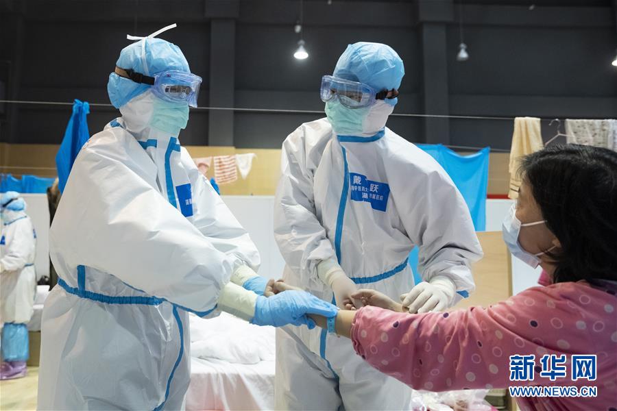 （在習近平新時代中國特色社會主義思想指引下&mdash;&mdash;新時代新作為新篇章&middot;習近平總書記關切事&middot;圖文互動）（6）高擎利劍驅疫魔&mdash;&mdash;科研攻關助力湖北戰(zhàn)&ldquo;疫&rdquo;記