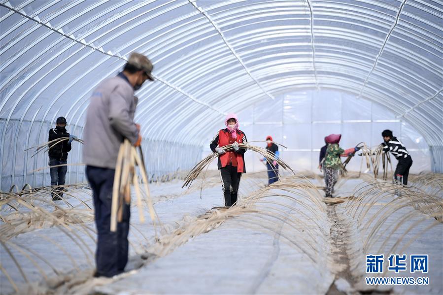（在習近平新時代中國特色社會主義思想指引下&mdash;&mdash;新時代新作為新篇章&middot;習近平總書記關切事&middot;圖文互動）（1）戰(zhàn)&ldquo;疫&rdquo;戰(zhàn)&ldquo;貧&rdquo;都要贏&mdash;&mdash;脫貧攻堅一線打響兩場硬仗