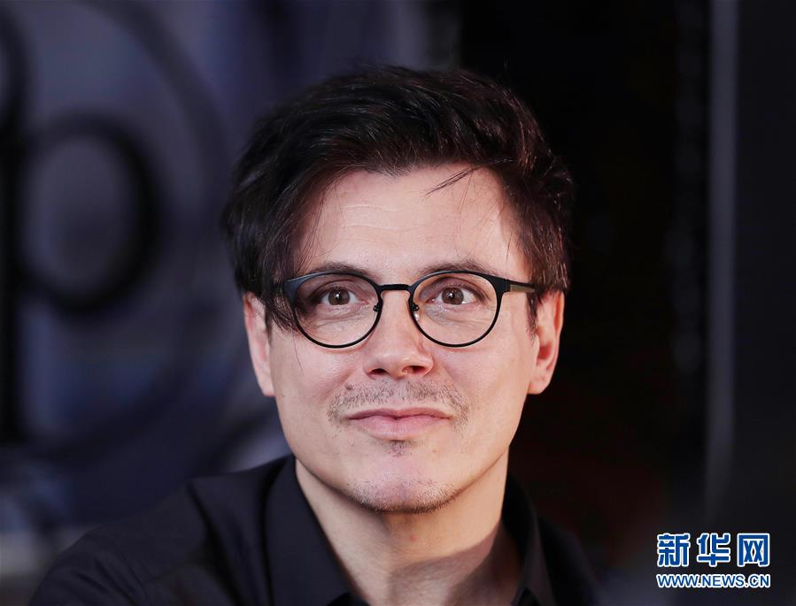 （國(guó)際&middot;圖文互動(dòng)）（6）通訊：手牽手，我們共同驅(qū)散陰霾&mdash;&mdash;法國(guó)音樂人創(chuàng)作抗疫歌曲背后的故事