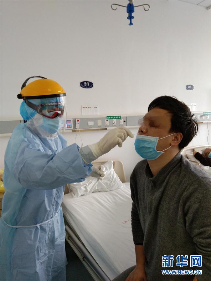 （在習近平新時代中國特色社會主義思想指引下&mdash;&mdash;新時代新作為新篇章&middot;習近平總書記關切事&middot;圖文互動）（1）口罩擋不住你的美&mdash;&mdash;戰(zhàn)&ldquo;疫&rdquo;一線巾幗掠影