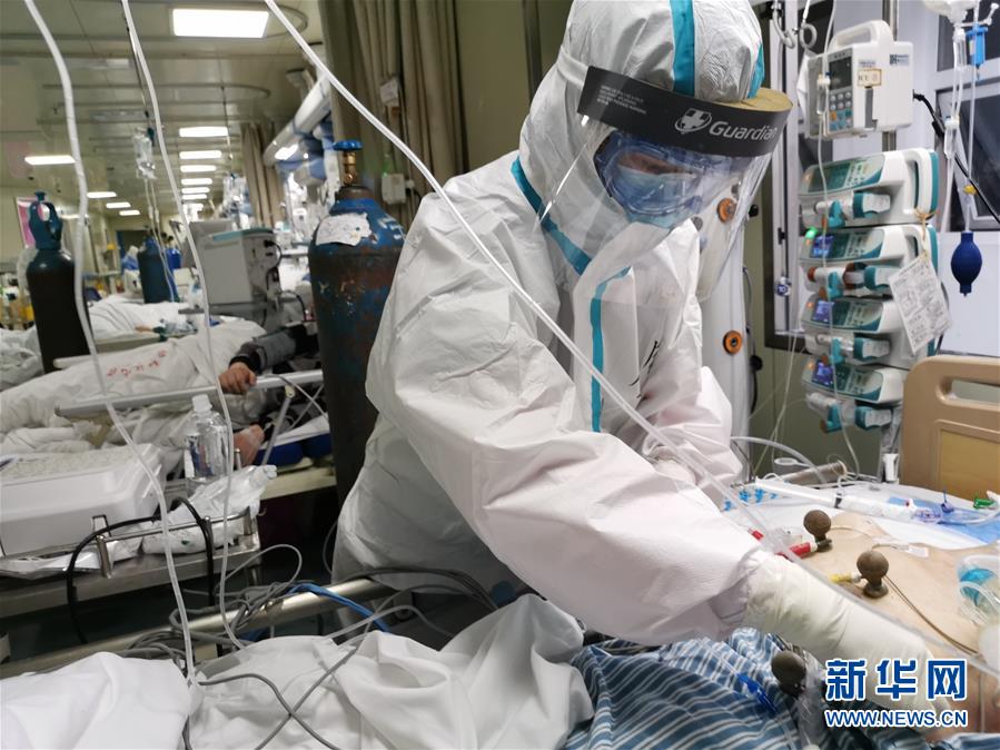 （一線抗疫群英譜&middot;圖文互動）（1）生命之光，溫暖&ldquo;無面之交&rdquo;&mdash;&mdash;記抗疫一線重癥監(jiān)護室90后護士金鈺 