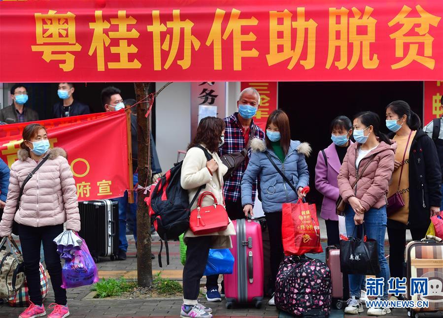 （新華全媒頭條&middot;在習(xí)近平新時(shí)代中國特色社會(huì)主義思想指引下&mdash;&mdash;新時(shí)代新作為新篇章&middot;圖文互動(dòng)）（6）同心戰(zhàn)&ldquo;疫&rdquo;彰顯人民至上&mdash;&mdash;各地各部門貫徹落實(shí)習(xí)近平總書記重要指示精神統(tǒng)籌推進(jìn)疫情防控和經(jīng)濟(jì)社會(huì)發(fā)展 