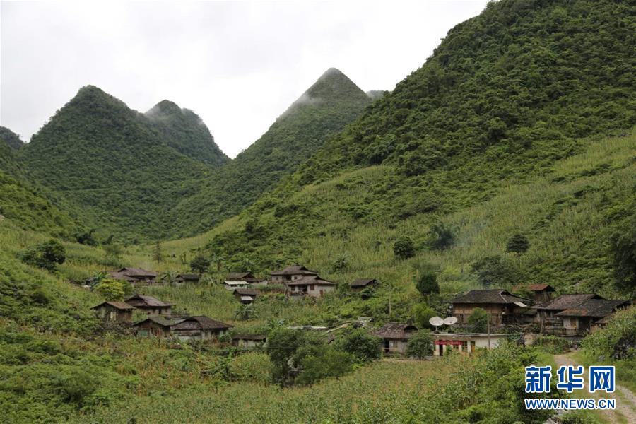 （決戰(zhàn)決勝脫貧攻堅(jiān)&middot;圖文互動(dòng)）（2）邊境線上起新居&mdash;&mdash;桂西極貧縣山村走訪見(jiàn)聞