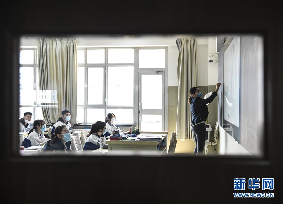 （圖文互動）（10）&ldquo;早&rdquo;安同學(xué)，&ldquo;早&rdquo;安老師！&mdash;&mdash;新疆初高中畢業(yè)班復(fù)課一周回訪見聞