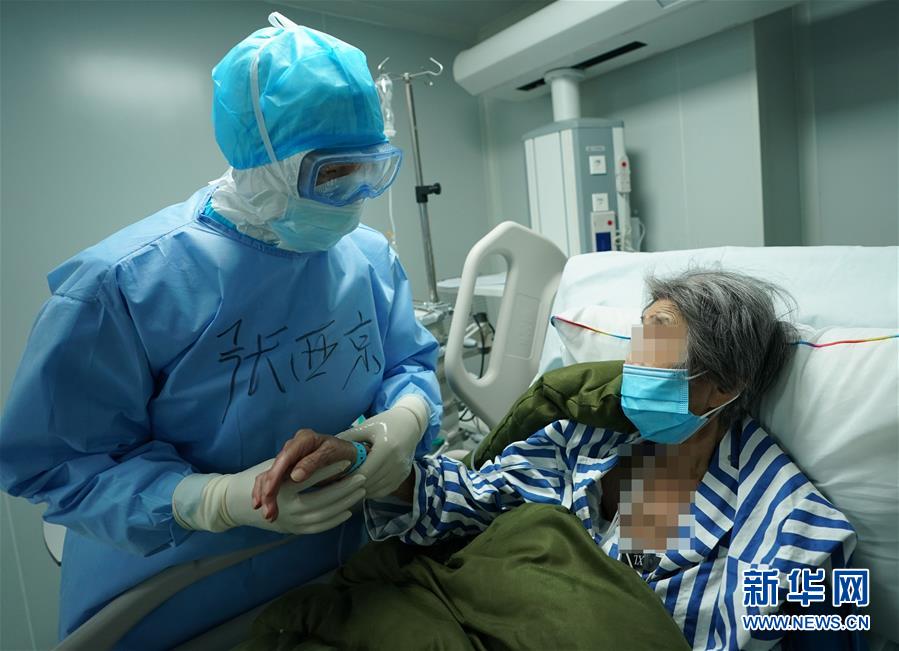 （新華全媒頭條&middot;圖文互動(dòng)）（2）和時(shí)間拼速度 與死神搶生命&mdash;&mdash;火神山醫(yī)院重癥醫(yī)學(xué)一科里的&ldquo;生死戰(zhàn)&rdquo; 