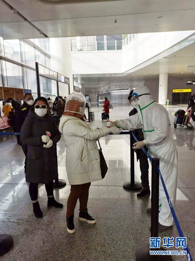 （習(xí)近平致敬的戰(zhàn)&ldquo;疫&rdquo;英雄&middot;志愿者篇&middot;圖文互動(dòng)）（8）他們，微光成炬照征程