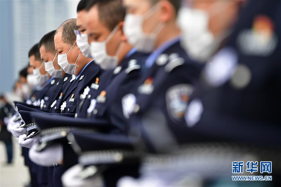 （新華全媒頭條&middot;圖文互動）（6）舉國同悲 萬眾同心&mdash;&mdash;全國各地悼念新冠肺炎疫情犧牲烈士和逝世同胞側(cè)記