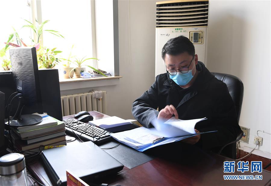 （一線抗疫群英譜&middot;圖文互動）（2）&ldquo;再年輕，也要學做頂梁柱&rdquo;&mdash;&mdash;記&ldquo;95后&rdquo;干警李文超